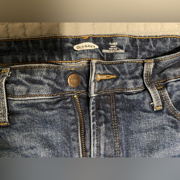 Old Navy Size 12 Flare Stretch Blue Jeans - Picture 3 of 4